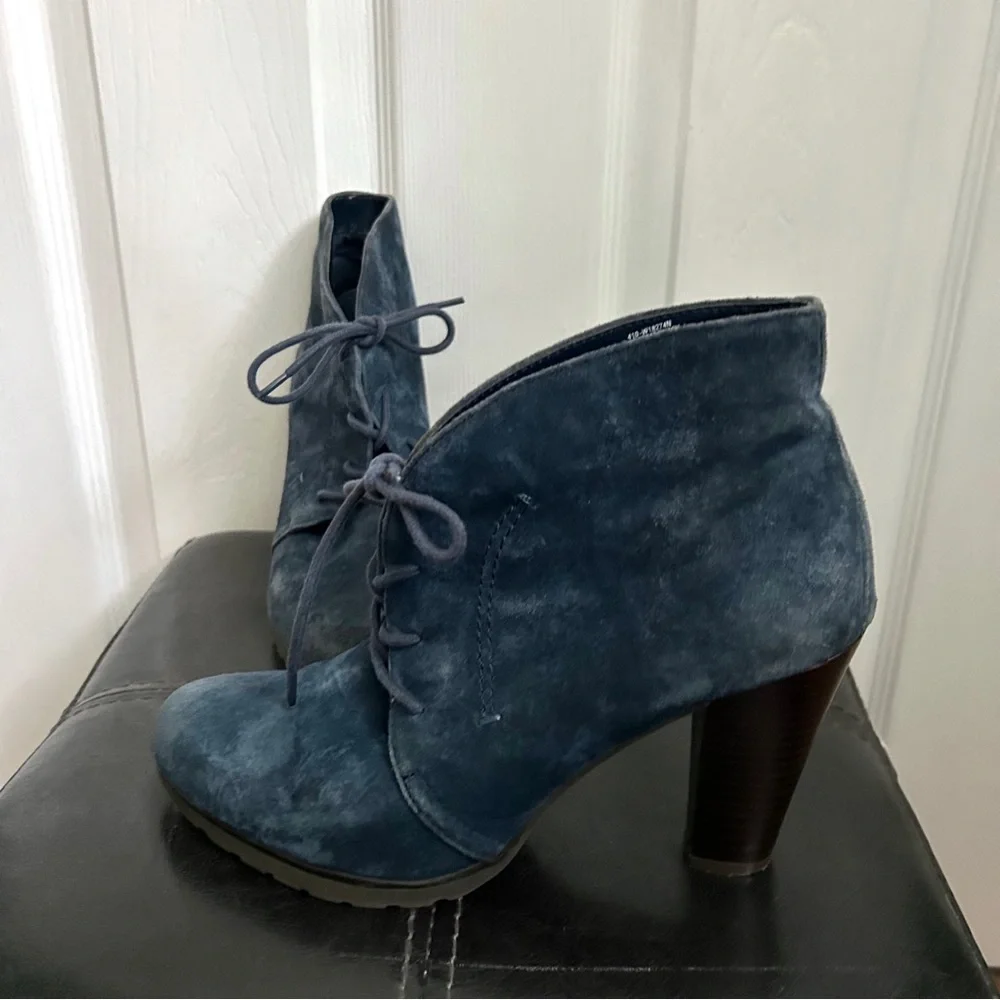 White Mountain Blue Suede Leather Ankle Tie-up Boots 71/2